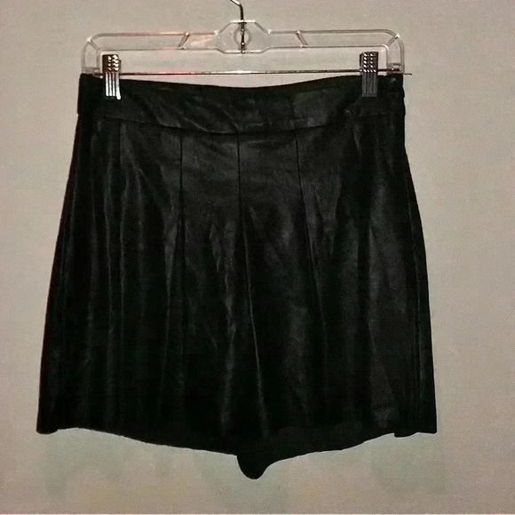 Shinestar Pants - Shinestar faux leather pleated skort - M